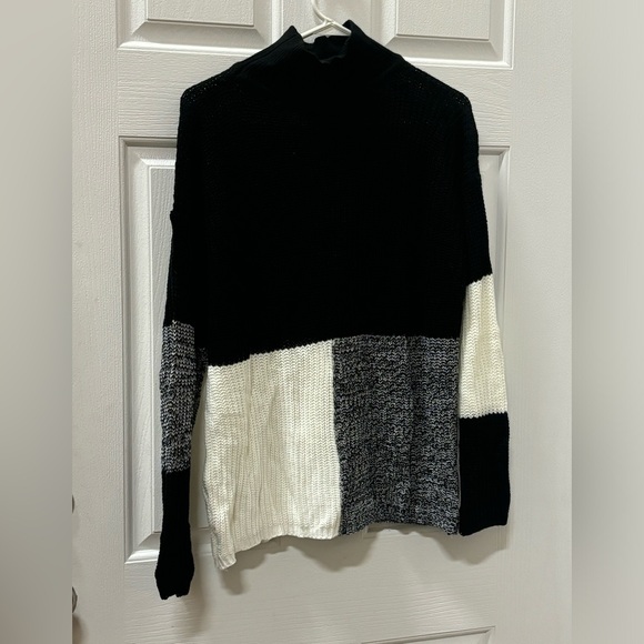 Classic Black & White Tweed Light Tuttle Neck Weight Sweater - Picture 4 of 4
